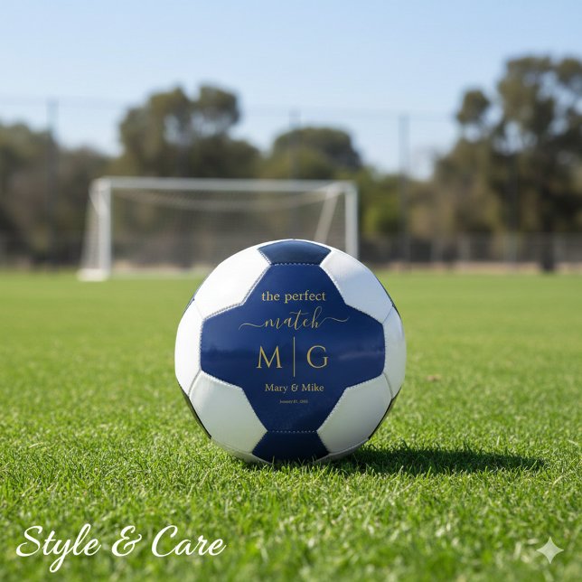Das perfekte Match - Monogramm Paar Name Navy Fußball (The Perfect Match Monogrammed Couple Name Navy Soccer Ball)