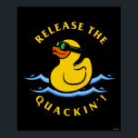 Das Quackin' Poster<br><div class="desc">"Release The Quackin'" Gummi-Ente-Grafik von bCreative zeigt eine gelbe Gummiente mit Schwimmbrille auf dem Wasser! Das ist ein tolles Geschenk für Familie, Freunde oder eine Leckerei für sich! Diese lustige Grafik ist eine großartige Ergänzung zu jedem Stil: bCreative ist ein führender Schöpfer und Lizenzgeber von originellen, trendigen Designs und Immobilien....</div>
