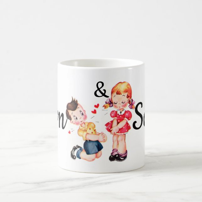 Das Retro Mädchen u. Junge Personnalised des Kaffeetasse (Mittel)