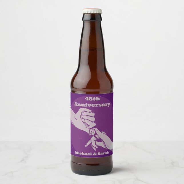 Das romantische Ehepaar Customiz hält Händchen Bierflaschenetikett (Vorderseite)