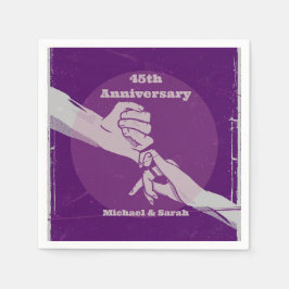 Das romantische Ehepaar Customiz hält Händchen Serviette