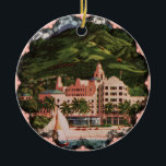 Das Royal Hawaiian Hotel Keramikornament<br><div class="desc">Vintage-Bild des Royal Hawaiian Hotel in Honolulu in lebhaften Farben.</div>