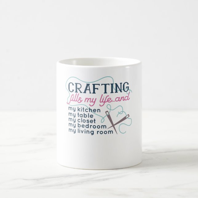 Das Schaffen erfüllt mein Leben und... Typografie Kaffeetasse (Mittel)