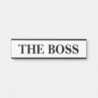 Das Schildschild für den Boss, auf dem die Tür hän