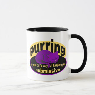 Das Schnurren ist eine Katzenweise des Behaltens Tasse