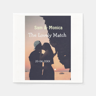 das schöne Match-Paar Hochzeitsname Datum einfach Serviette