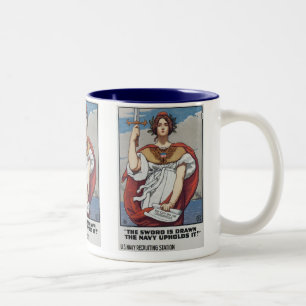 Das Schwert wird Gezeichnet, die Marine hält es au Zweifarbige Tasse