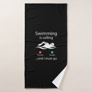 Das Schwimmen ist eine abnehmende Annahme und ich Badehandtuch