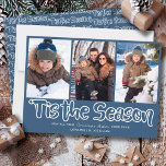 Das senkrechte Foto der Kontur der Jahreszeit Feiertagskarte<br><div class="desc">'Das ist die Foto-Weihnachtskarte der 3. Saison mit moderner Kontur-Schrift und lässiger Schriftzeichen-Typografie. Die Fotovorlage ist für Sie bereit, 3 Ihrer Lieblings-Fotos hinzuzufügen, die in vertikalem, portrait-Format angezeigt werden. Die Weihnachtskarte lautet: "'Dies ist die Jahreszeit .. Mögen alle Ihre Weihnachtswünsche wahr werden", gefolgt von Ihrem personalisierten Text. 'Das ist die...</div>