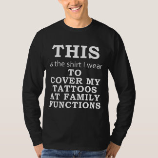 Das Shirt, das ich trage, um meine Tattoos zu bede T-Shirt