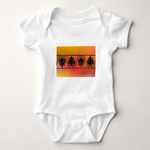 Das Shirt des Säuglings Rot und Orange Border