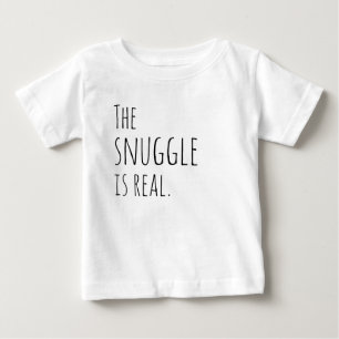 Das Snuggle ist ein echtes Baby-Outfit Baby T-shirt