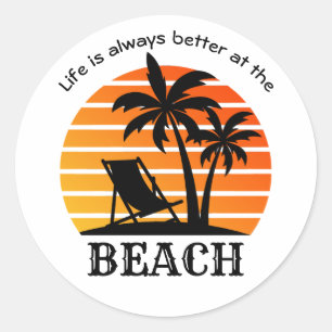 Das Sommerurlaubsleben am Strand ist immer besser Runder Aufkleber