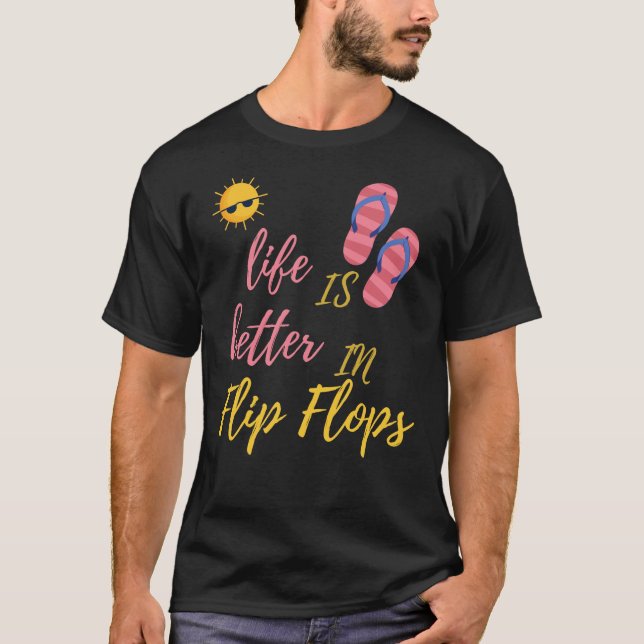 Das sonnige Leben am Sommerstrand von Flip Flops i T-Shirt (Vorderseite)