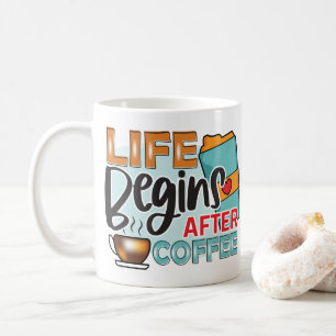 Das sonnige Leben fängt nach Kaffeetypografie an Kaffeetasse