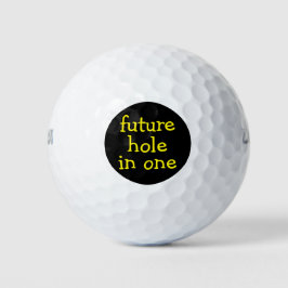 Das sonnige Loch in einem Golfplatz Golfball