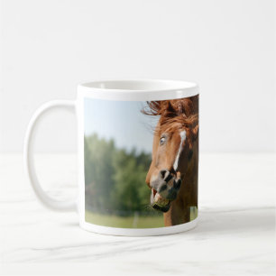 Das sonnige Pferdeschlitten mit den gekrönten Lipp Kaffeetasse