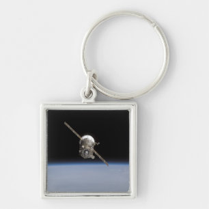 Das Soyuz TMA-11 Raumfahrzeug über dem horiz der Schlüsselanhänger