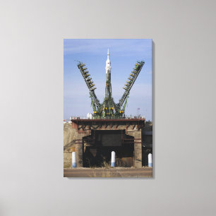 Das Soyuz TMA-13 Raumfahrzeug 2 Leinwanddruck