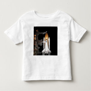 Das Space Shuttle Atlantis steht bereit Kleinkind T-shirt