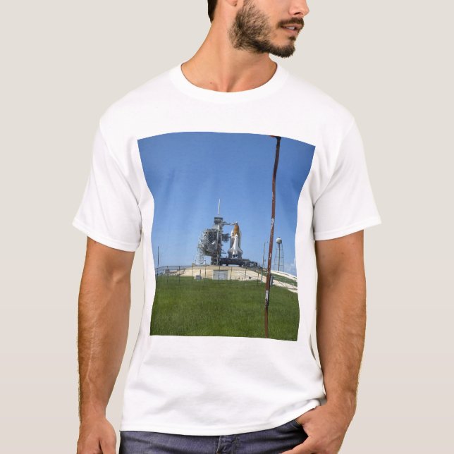 Das Space Shuttle Endeavour wird von einer Windsoc T-Shirt (Vorderseite)