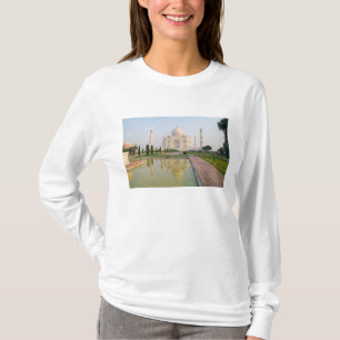 Das stille friedliche Taj Mahal bei Sonnenaufgang T-Shirt