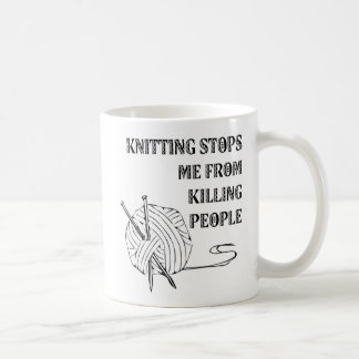 Das Stricken stoppt mich vom Töten des Kaffeetasse