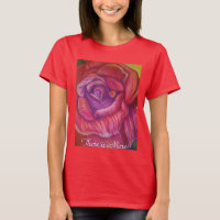 Das T-Shirt der Frau mit Rosendruck der feinen