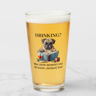 Das Trinken amerikanischer Bulldoggen kann zu eine Glas