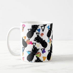 Das tropische Muster ist nahtlos, mit Ananas und G Kaffeetasse