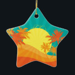Das tropische Retro-Design des Sunset Beach Keramikornament<br><div class="desc">Mit einem Design eines Retro-tropischen Strandes bei Sonnenuntergang mit Palmen. Dieses Surfdesign ist in Rot, Orange und Gelb gehalten und erinnert an einen tropischen Badeort mit heißen Sommertagen. Für Sonnenliebhaber, Surfer und Sand und tropische Sonnenuntergänge.</div>