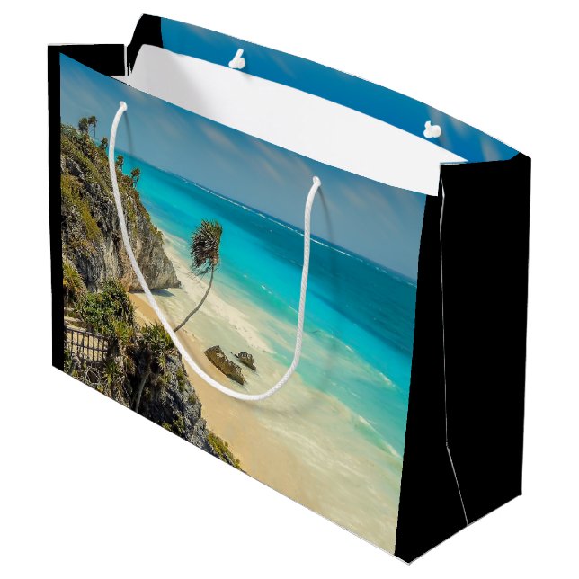 Das tropische Strandparadies mit Palmen Große Geschenktüte (Rückseite Schrägansicht)