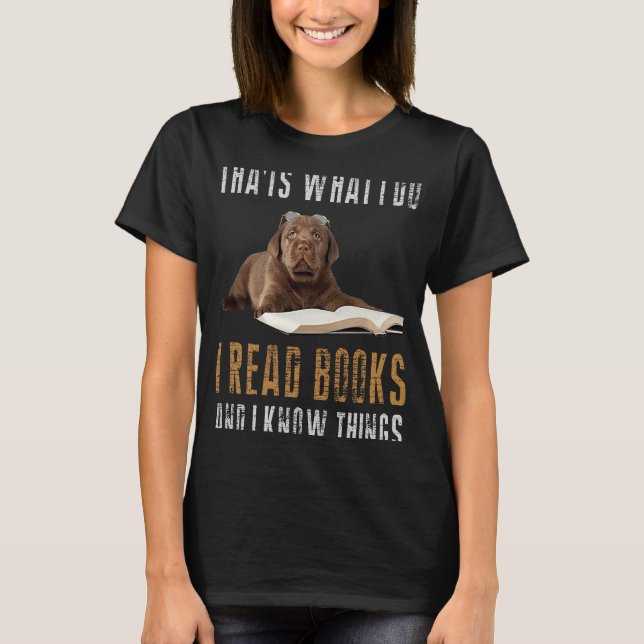 Das, was ich lese Bücher und ich kenne Dinge T-Shirt (Vorderseite)