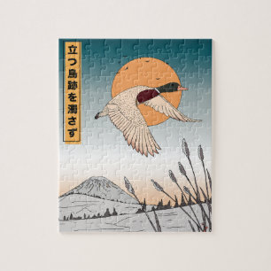 Das Wasser bleibt ruhig nachdem ein Vogel in die L