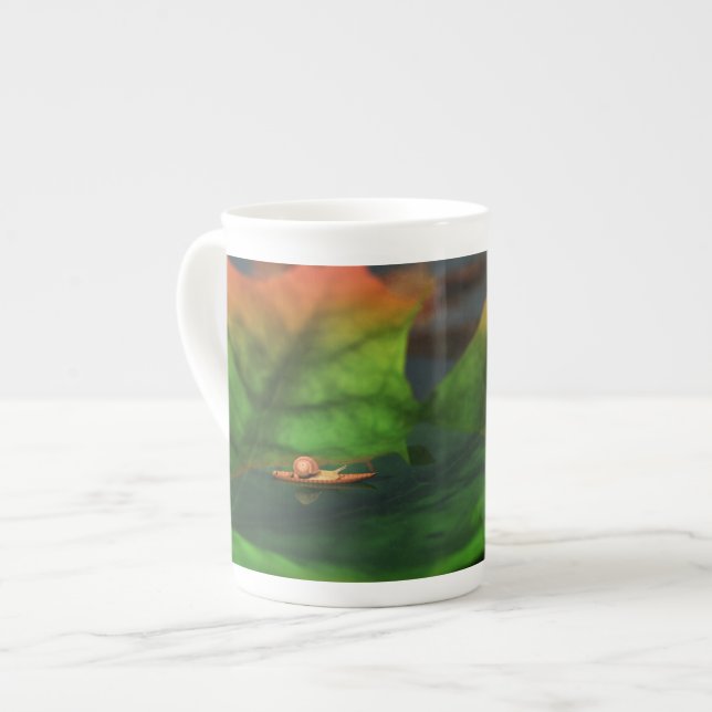 Das Wasser ist eine große Tasse an Spezialitäten (Vorderseite Links)