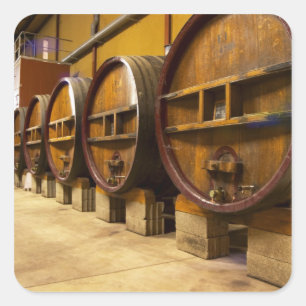 Das Weinkeller-Weingut mit großen alten Holzbottic Quadratischer Aufkleber