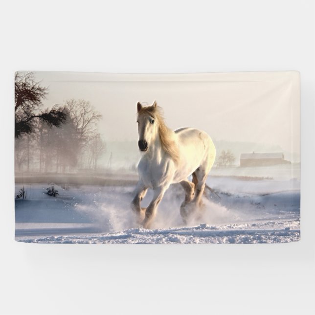 Das weiße Pferd galoppiert durch den Winterschnee Banner (Horizontal)