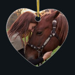 Dated Christmas Horse Lover Custom Foto Herz Keramik Ornament<br><div class="desc">Schaffen Sie ein personalisiertes Herzform-Ornament mit einem Foto Ihres Pferdes auf der einen Seite,  Ihren Namen und das Jahr auf der Rückseite dieses datierten,  maßgeschneiderten Keramik-Ornaments mit "Frohe Weihnachtsbotschaft" in Weiß und Grau,  perfekt für den Pferdebesitzer,  Liebhaber oder Hausmeister oder als Teil eines Geschenks mit Pferdemotiven.</div>