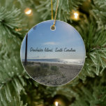 Daufuskie Island Hilton Head South Carolina Beach Keramik Ornament<br><div class="desc">Bewundern Sie die ruhige Schönheit der Daufuskie-Insel mit diesem charmanten Ornament, das eine ruhige Strandlandschaft und eine hübsch schwingende Palme beherbergt. Das aufwändige Design vereint die Küstennähe der Insel und macht sie zu einer perfekten Ergänzung Ihrer Feriendekoration oder einer ganzjährig stattfindenden Erinnerung Ihres Aufenthalts. Mit Sorgfalt entworfen, bringt dieses Ornament...</div>