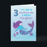 Daughter 3. Geburtstag Funkelnd Look Mermaid Karte<br><div class="desc">Am 3. Geburtstag Ihrer Tochter wird diese lustige Meerjungfrau-Karte sie begeistern! Mit lila,  aquamarin,  rosa und blau hat eine Meerjungfrau Glitzern auf ihrem Schwanz,  ihren Haaren und auf den Muscheln digital erschaffen. Eine große Zahl 3 erzählt die Geschichte ihres Geburtstagsjahrs - als ihr "Muschel-Ibrate" euer ganz besonderes kleines Mädchen!</div>