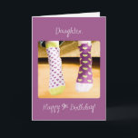 Daughter 9. Geburtstag Crazy Socken Karte<br><div class="desc">Mit dieser niedlichen,  lustigen und farbenfrohen 9. Geburtstagskarte,  die ein kleines Mädchen mit verrückten Socken trägt,  wünschen Sie Ihrer lieblichen Tochter viel Spaß und Verrücktheit. Sie wird bestimmt Spaß daran haben,  diese Karte von dir zu bekommen.</div>