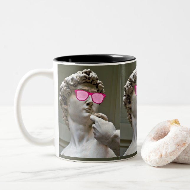 David trägt eine Rose-Brille Zweifarbige Tasse (Mit Donut)