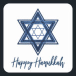 Davidstern | Classic Blue Modern Happy Hanukkah Quadratischer Aufkleber<br><div class="desc">Minimal klassisch blauer Bar/Bat Mitzvah und Hanukkah moderner Star of David vor einem weißen Hintergrund schafft ein elegantes,  raffiniertes Design. Für andere koordinierende Farben oder passende Produkte besuchen Sie JustFharryn @ Zazzle.com. Alle Rechte vorbehalten. #zazzlemade</div>