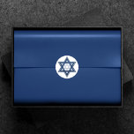 Davidstern | Classic Blue Modern Happy Hanukkah Runder Aufkleber<br><div class="desc">Minimal klassisch blauer Bar/Bat Mitzvah und Hanukkah moderner Star of David vor einem weißen Hintergrund schafft ein elegantes,  raffiniertes Design. Für andere koordinierende Farben oder passende Produkte besuchen Sie JustFharryn @ Zazzle.com. Alle Rechte vorbehalten. #zazzlemade</div>