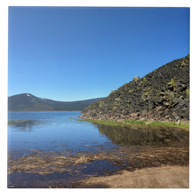 Davis Lake mit Lava Rocks, OR Fliese (Vorderseite)