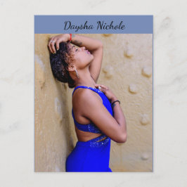 Daysha Nichole, in blauem Kleid, Postkarte