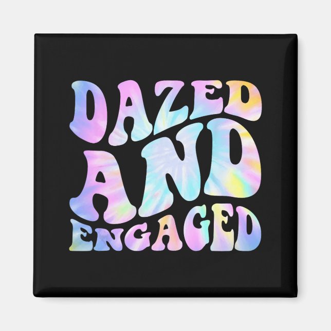 Dazed and Verlobt Bride zu Groovy Gefärbte Krawatt Magnet (Vorne)