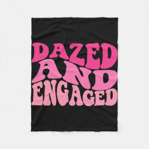 Dazed and Verlobt Bridge to be Groovy Retro Bachel Fleecedecke