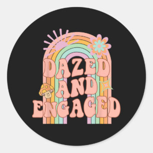 Dazed and Verlobt Groovy Rainbow Team Bride Bachel Runder Aufkleber