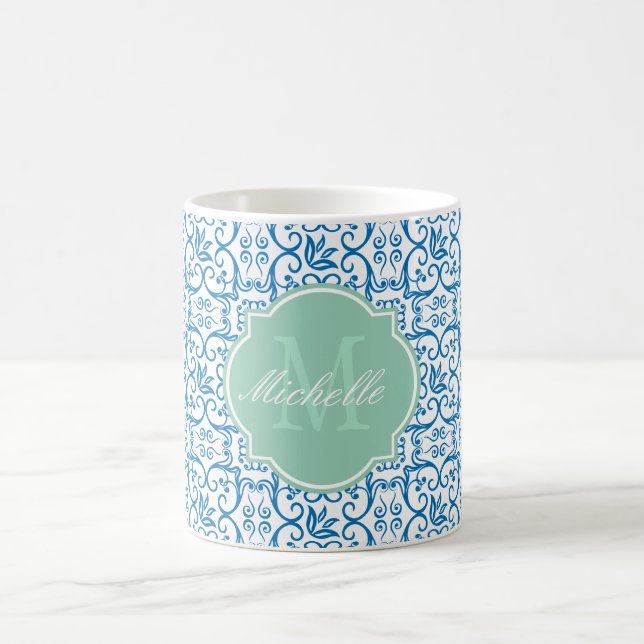 Dazzling Blue Damask Monogram Tasse (Mittel)